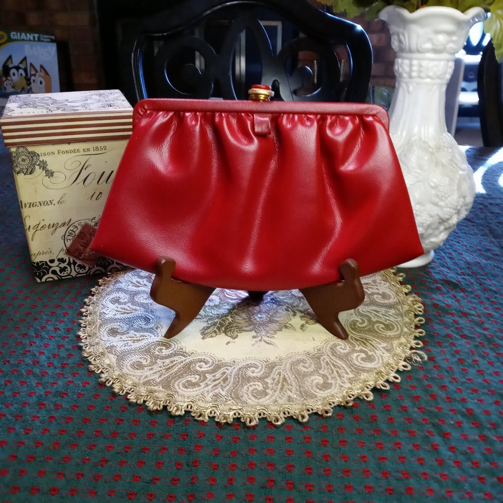 Kisslock Clutch - Christmas Red